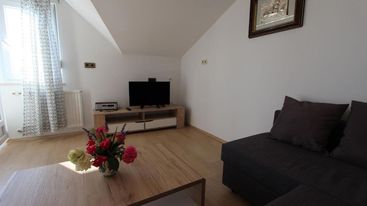 Apartments Marijana Srsici Екстериор снимка