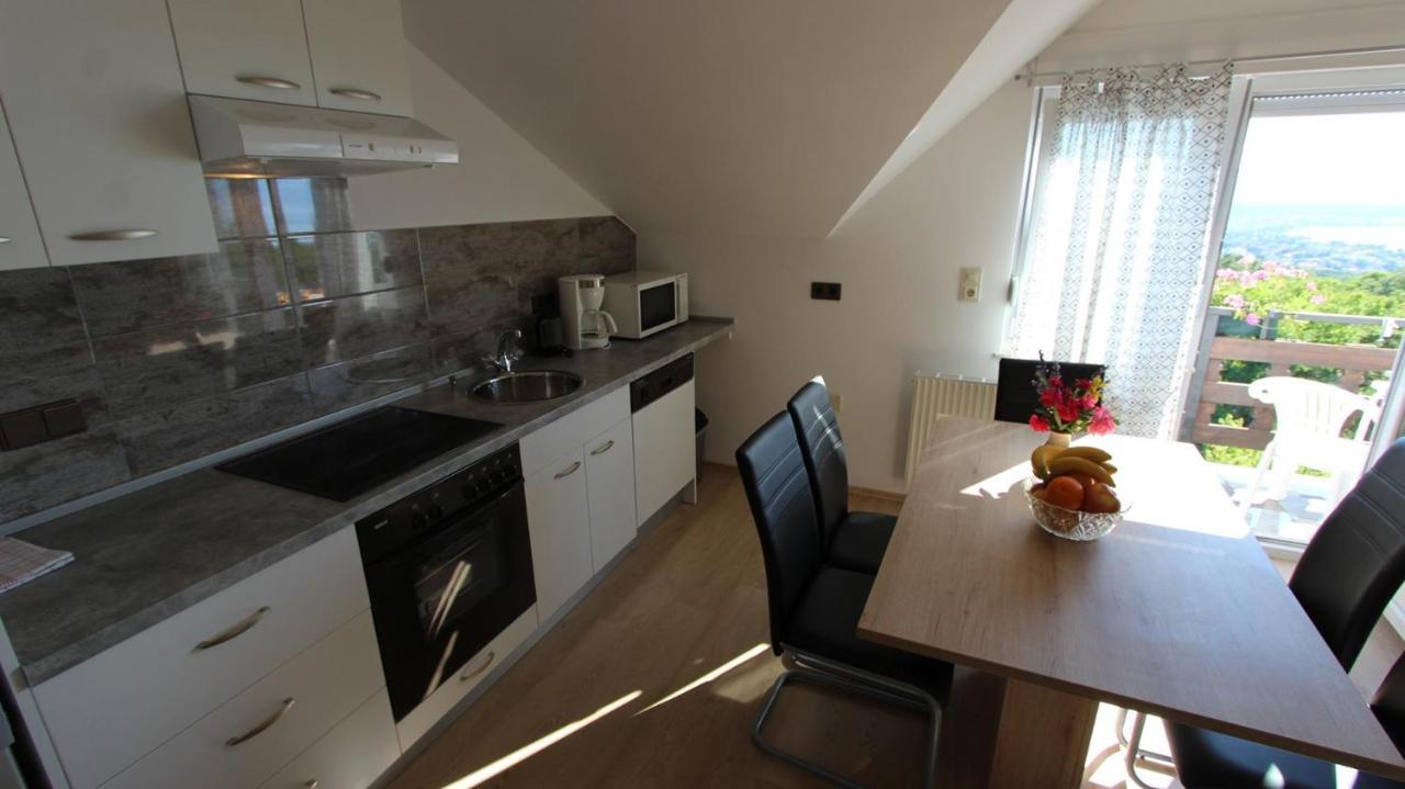 Apartments Marijana Srsici Екстериор снимка
